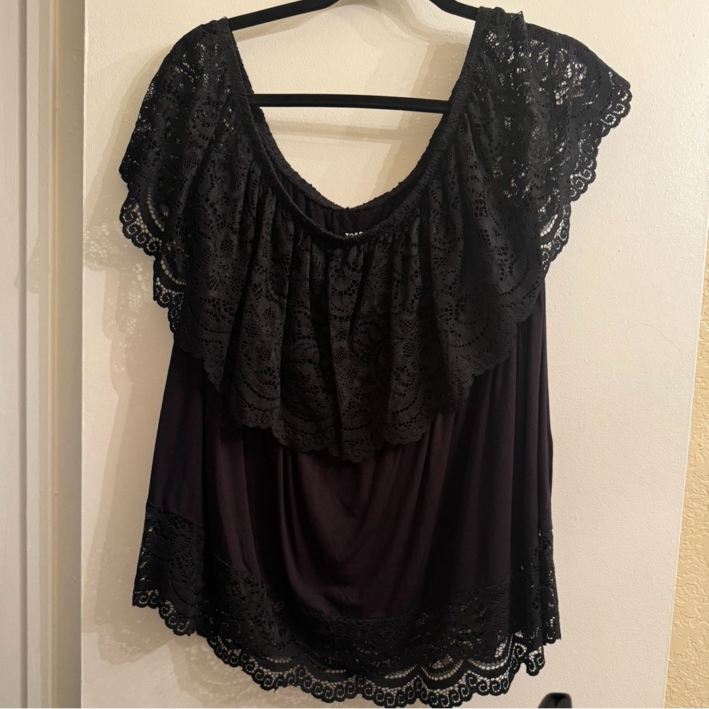 Off the shoulder lace torrid top size 1